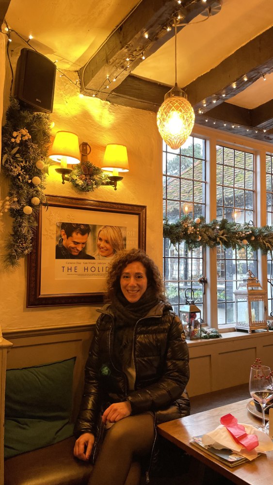 the holiday film l'amore non va in vacanza shere cotswolds